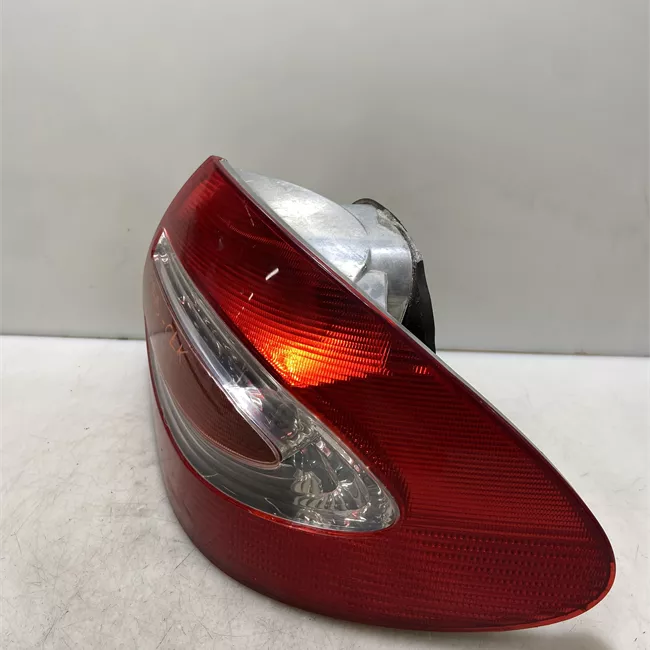 Fanale posteriore destro con ELEGANCE