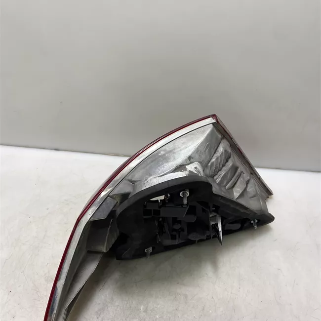 Fanale posteriore destro con ELEGANCE