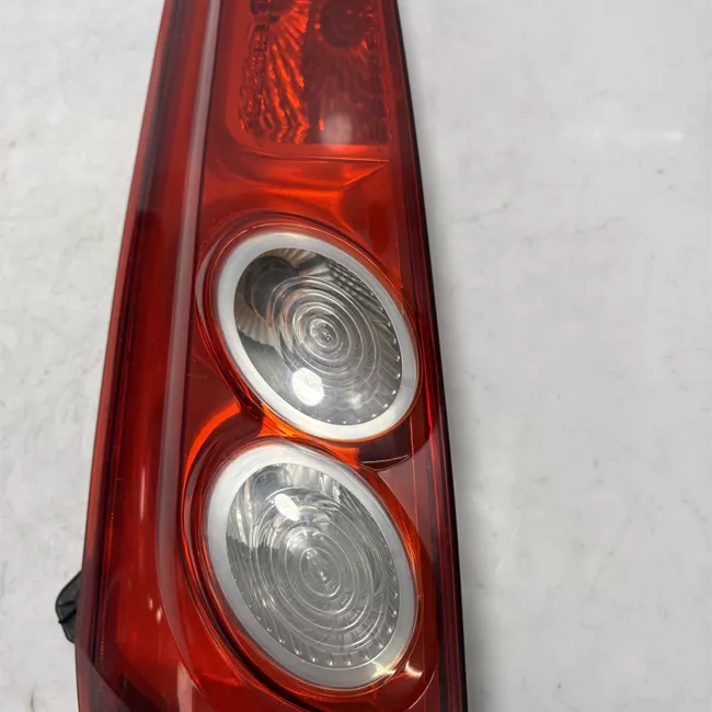 Fanale posteriore sinistro