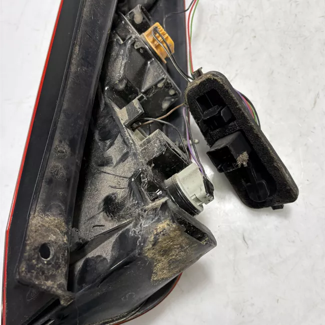 Fanale posteriore sinistro