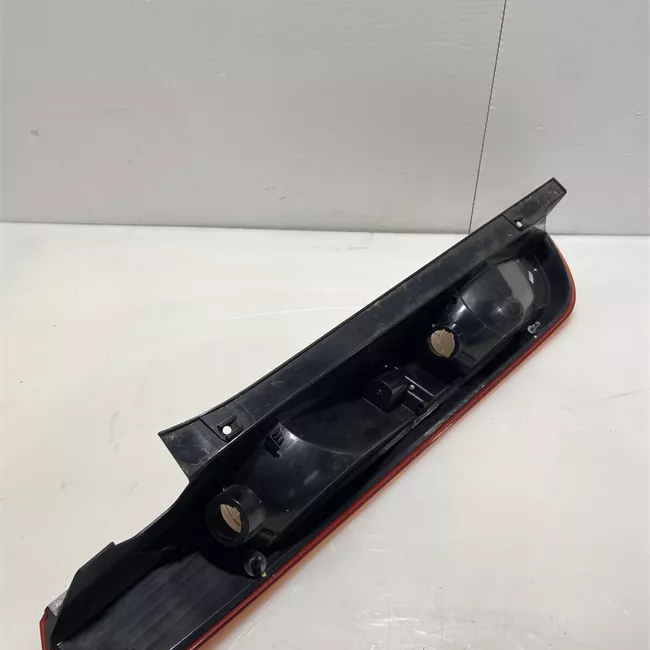 Fanale posteriore destro con lampadine