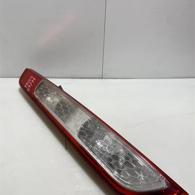 Fanale posteriore sinistro con lampadine