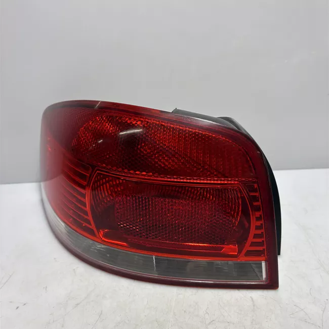 Fanale posteriore sinistro senza retronebbia