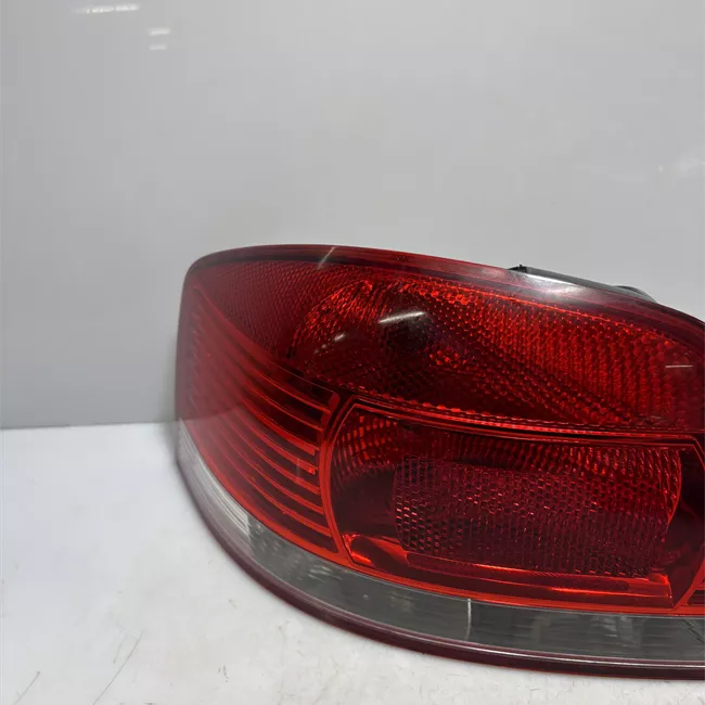 Fanale posteriore sinistro senza retronebbia