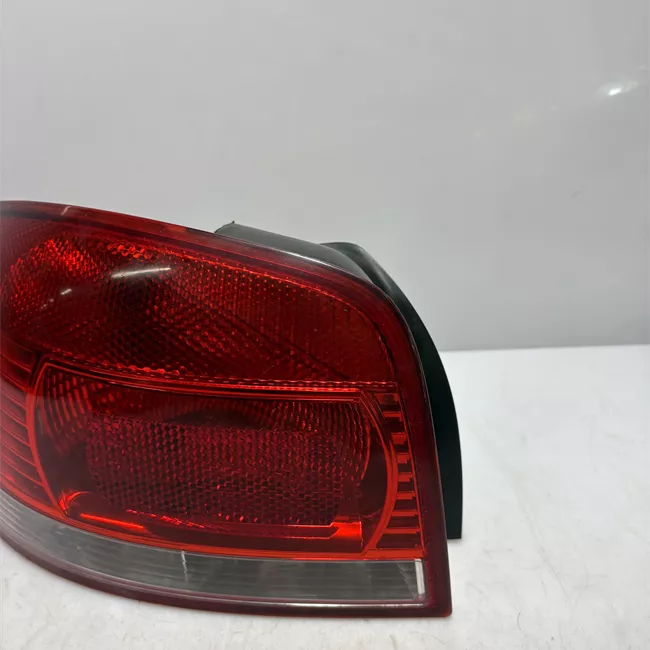 Fanale posteriore sinistro senza retronebbia