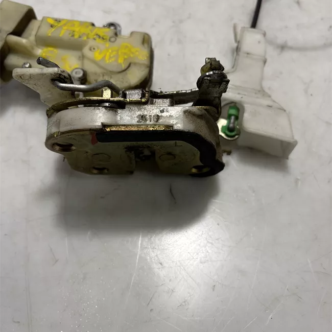 Serratura porta anteriore sinistra