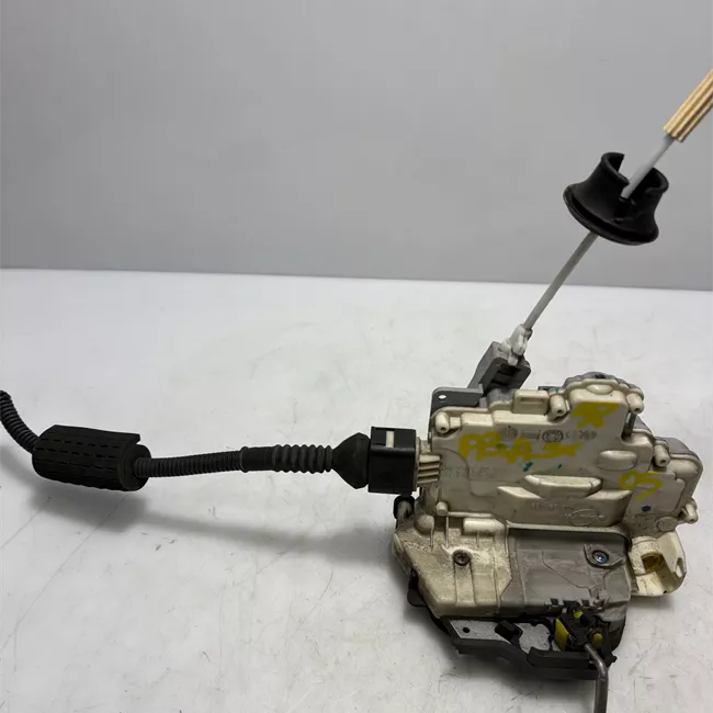 Serratura porta anteriore sinistra t.8P6A000001>