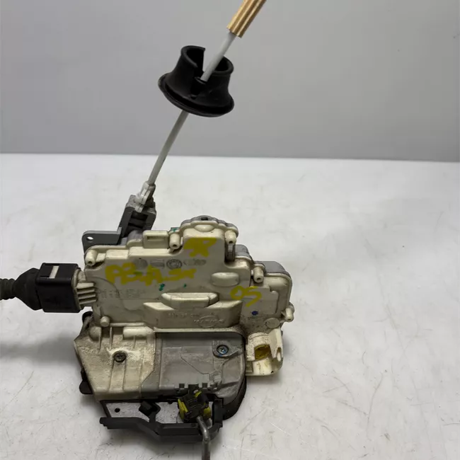 Serratura porta anteriore sinistra t.8P6A000001>