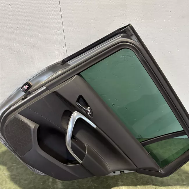 Porta posteriore destra