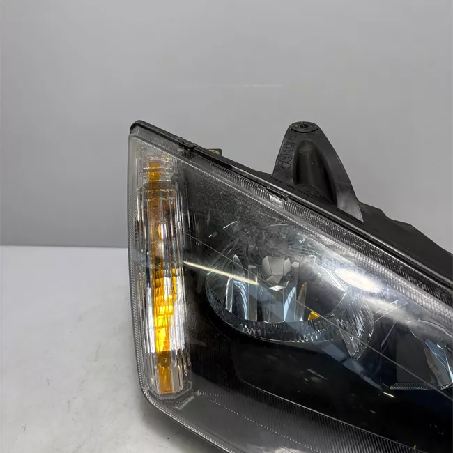 Proiettore destro con cornice finitura nera