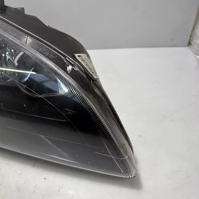 Proiettore destro con cornice finitura nera