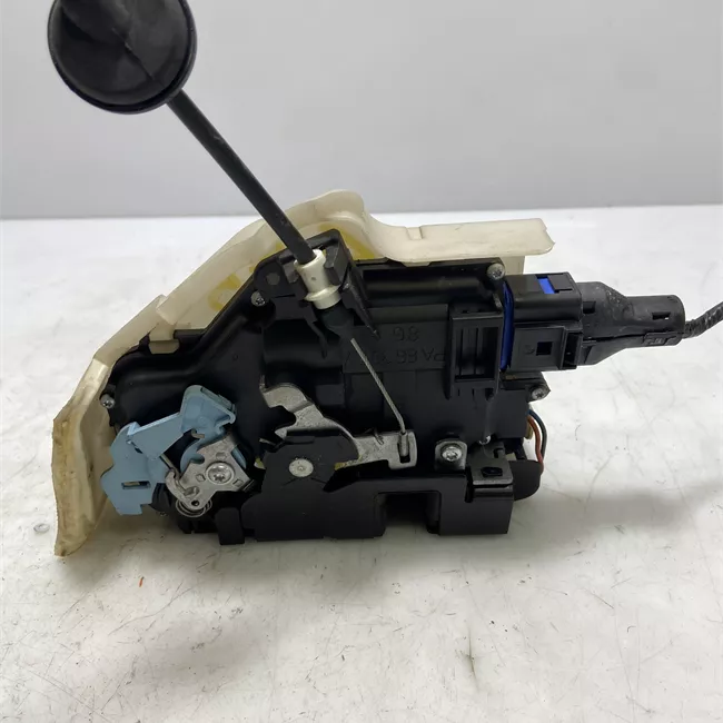 Serratura porta anteriore sinistra