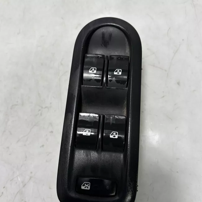 Interruttore alzacristalli porta anteriore sinistro