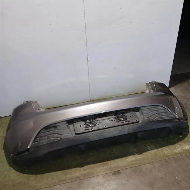 Paraurti posteriore superiore