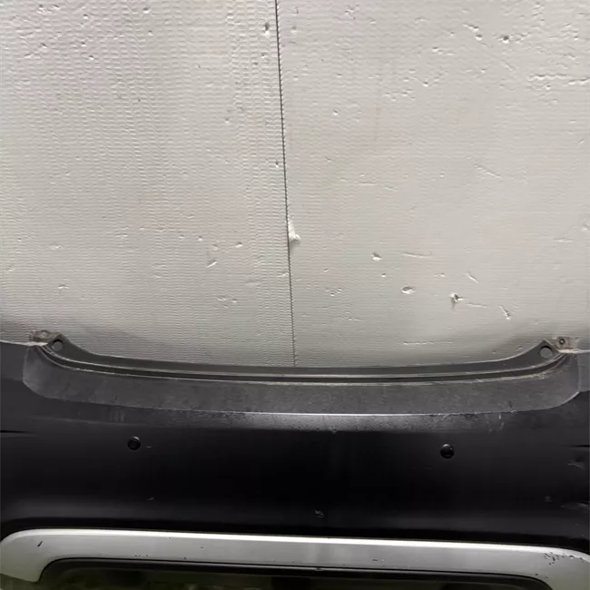 Paraurti posteriore con sensori parcheggio