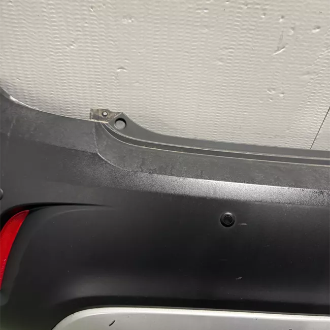 Paraurti posteriore con sensori parcheggio