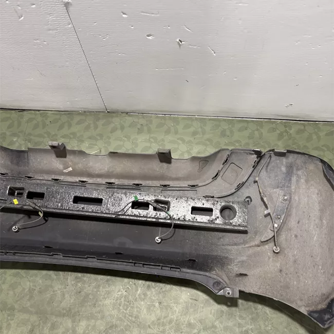 Paraurti posteriore con sensori parcheggio