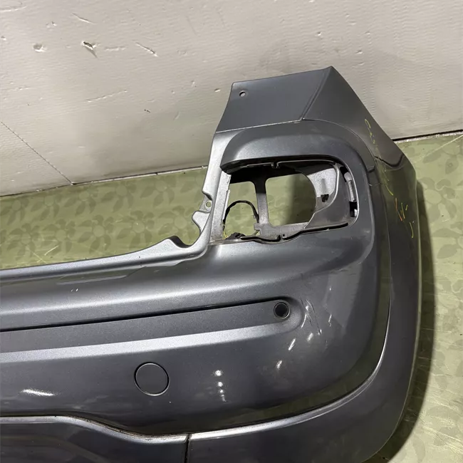 Paraurti posteriore centrale superiore con sensore parcheggio primer