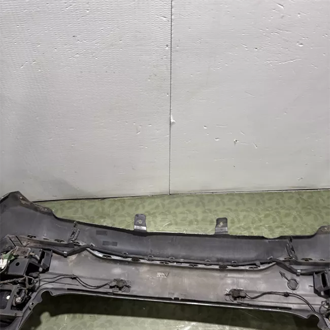 Paraurti posteriore centrale superiore con sensore parcheggio primer