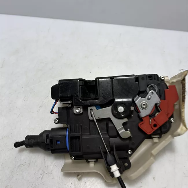 Serratura porta anteriore sinistra