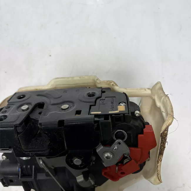 Serratura porta anteriore sinistra