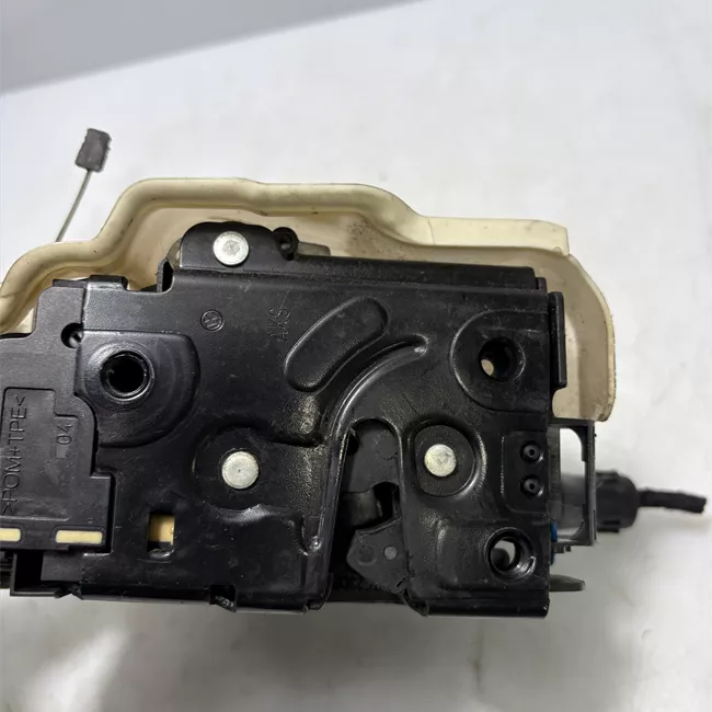 Serratura porta anteriore destra