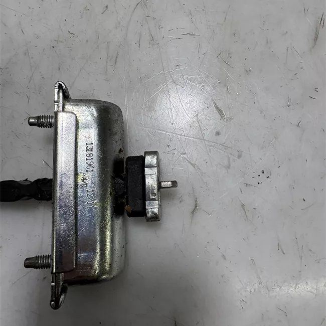 Fermo porta posteriore destro