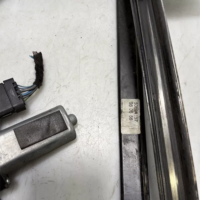 Alzacristallo elettrico porta anteriore destro con motorino