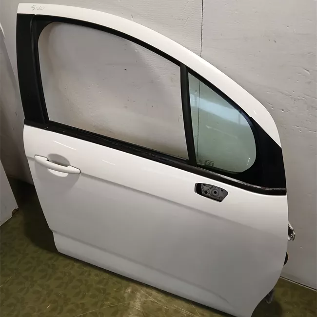 Porta anteriore destra