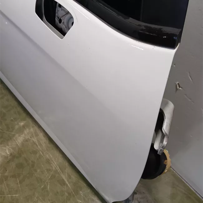 Porta anteriore destra