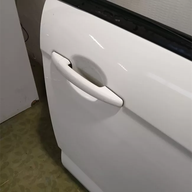 Porta anteriore destra