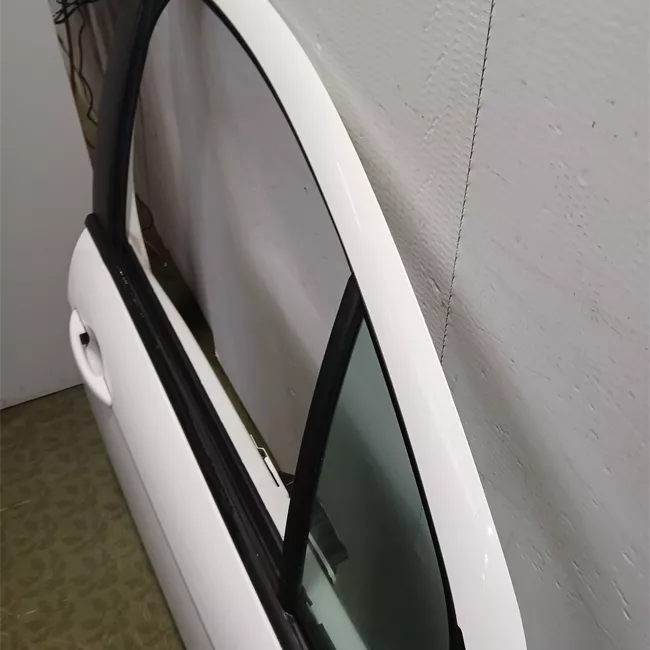 Porta anteriore destra