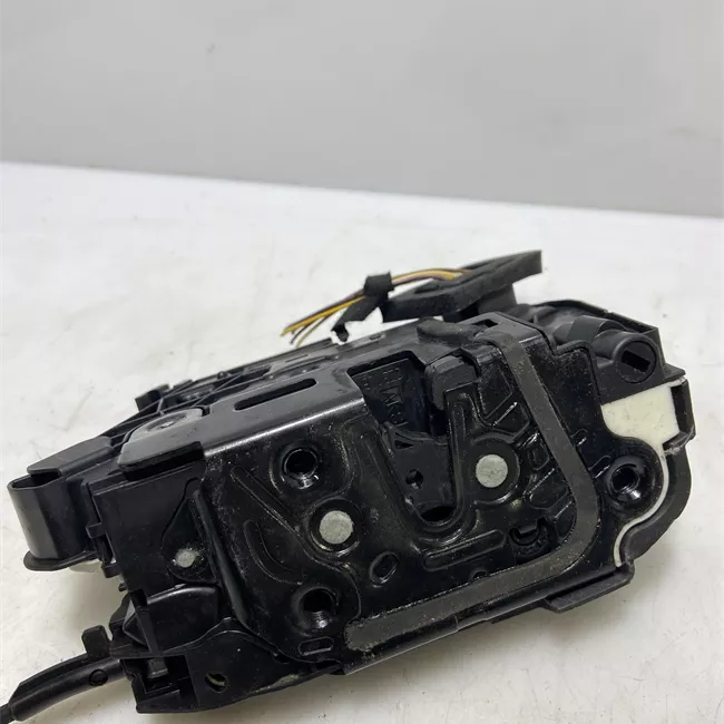 Serratura porta anteriore destra