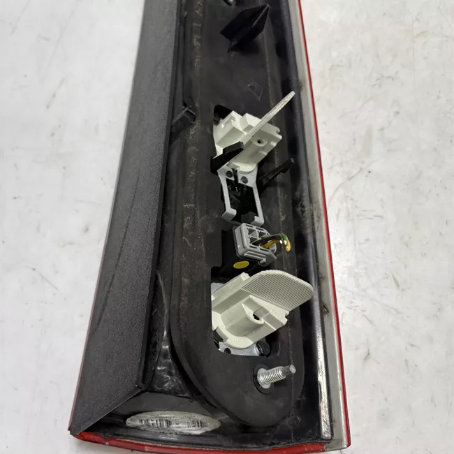 Fanale posteriore parte superiore sinistro