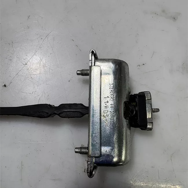 Fermo porta anteriore destro