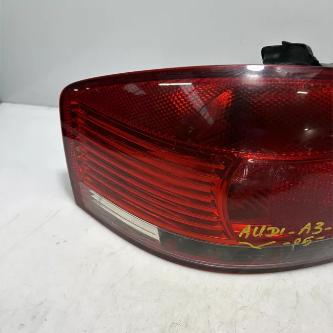 Fanale posteriore sinistro con retronebbia