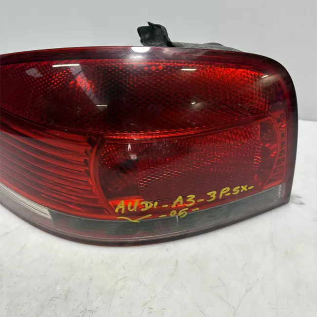 Fanale posteriore sinistro con retronebbia