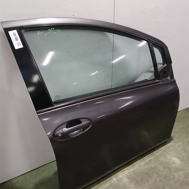 Porta anteriore destra