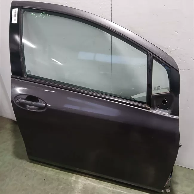 Porta anteriore destra