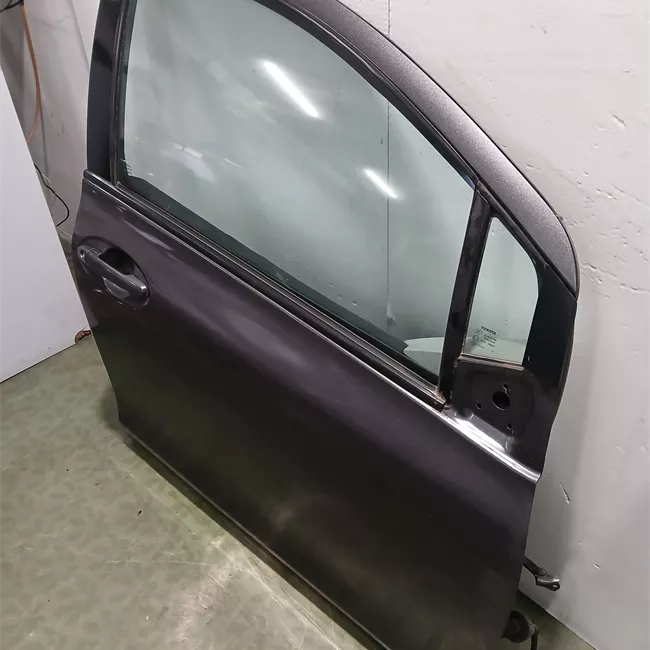 Porta anteriore destra