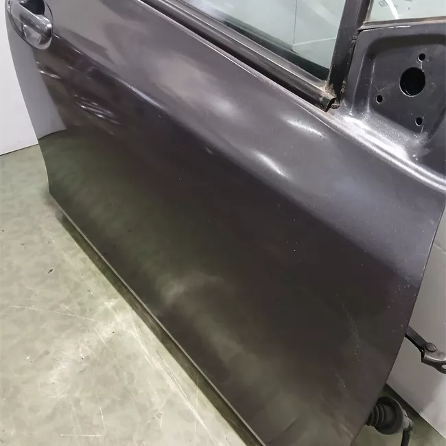 Porta anteriore destra