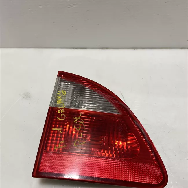 Fanale posteriore parte interno sinistro 11-03<