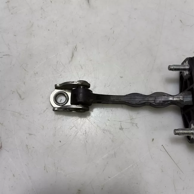 Fermo porta anteriore sinistro