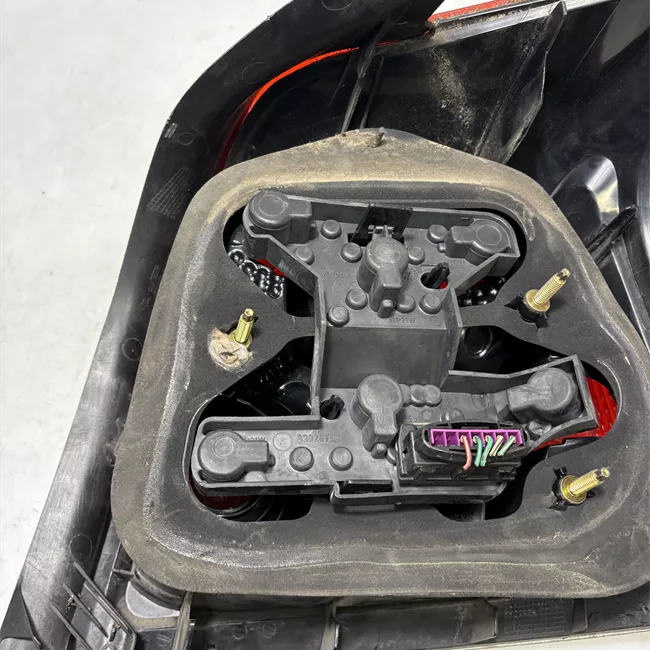 Fanale posteriore sinistro 01-03>04-06<