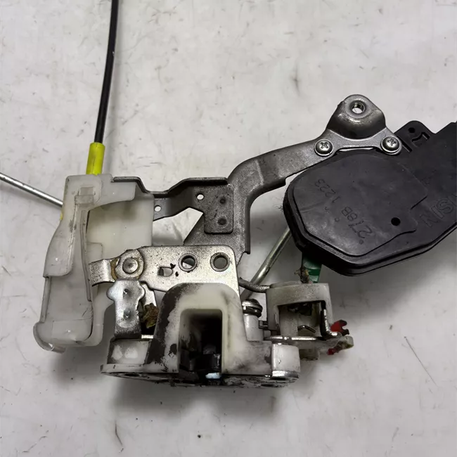 Serratura porta anteriore sinistra