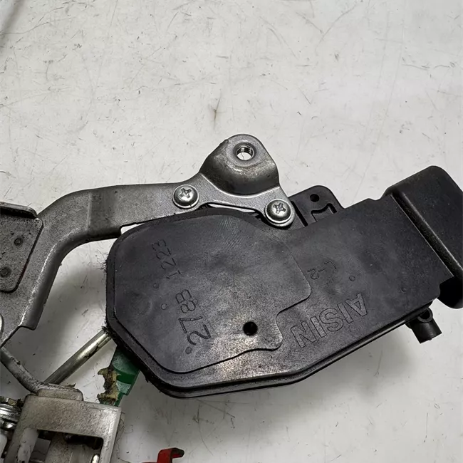 Serratura porta anteriore sinistra