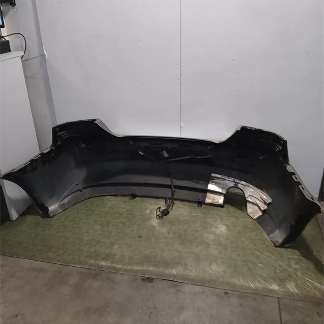 Paraurti posteriore con sensore parchiusura con primer