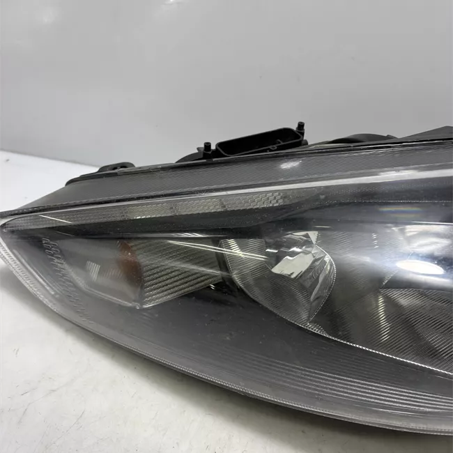 Proiettore sinistro con cornice nera