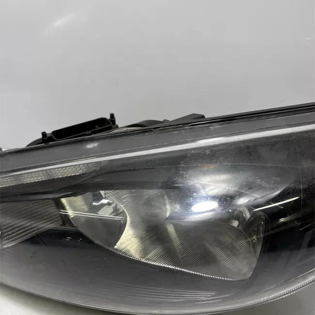 Proiettore sinistro con cornice nera