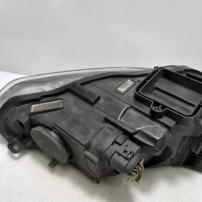 Proiettore sinistro con cornice nera